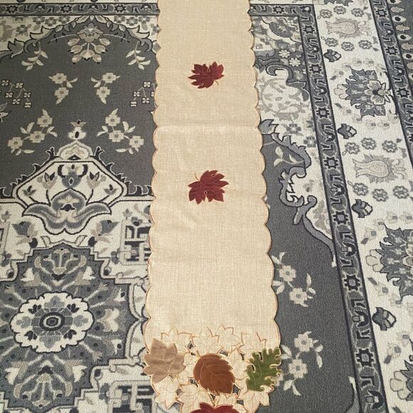 Autumn Leaf Table Runner NWOT - Picture 5 of 8